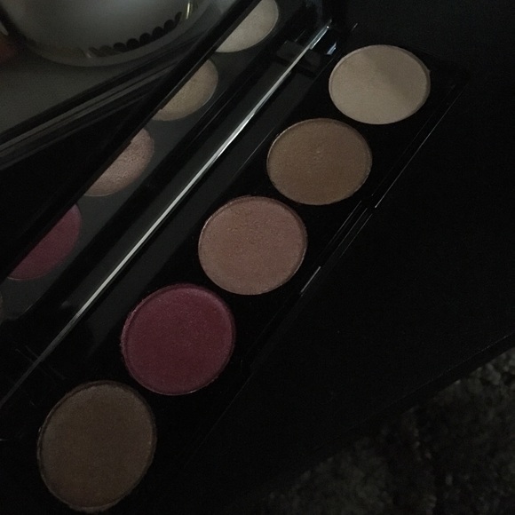 Eyeshadow palette - Picture 2 of 3